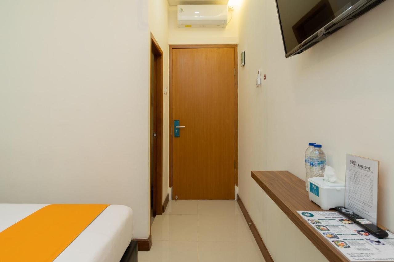 Sans Hotel Suryakencana Bogor Exteriör bild