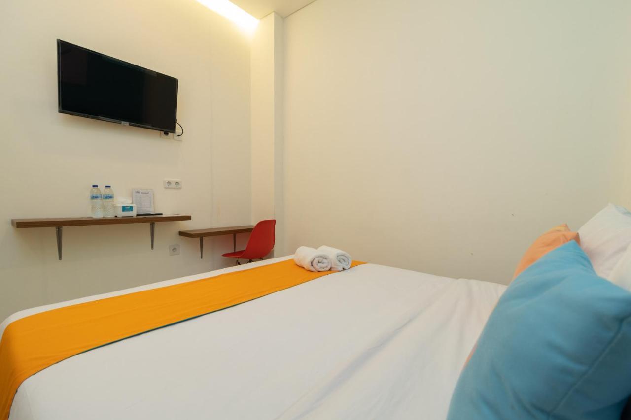 Sans Hotel Suryakencana Bogor Exteriör bild