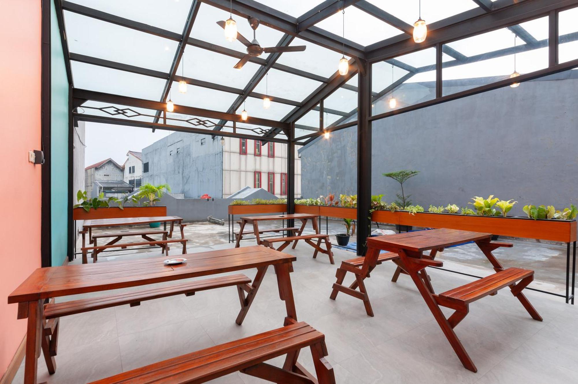 Sans Hotel Suryakencana Bogor Exteriör bild