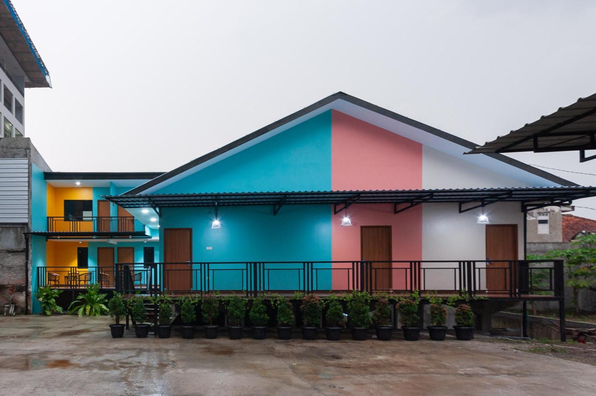 Sans Hotel Suryakencana Bogor Exteriör bild