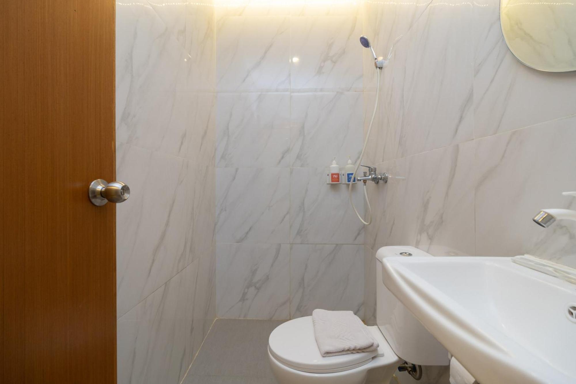 Sans Hotel Suryakencana Bogor Rum bild